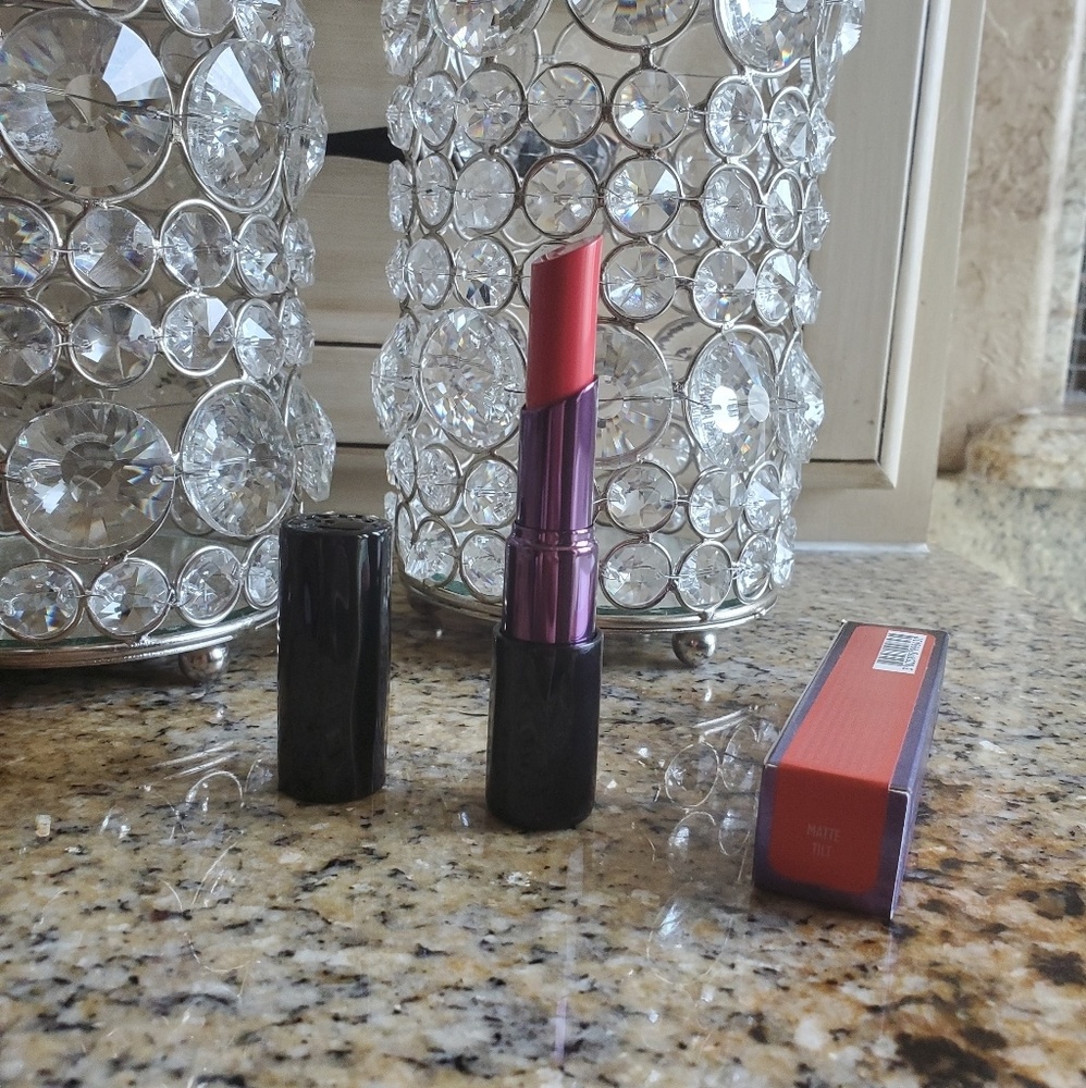 Urban Decay Matte Revolution Lipstick in Tilt